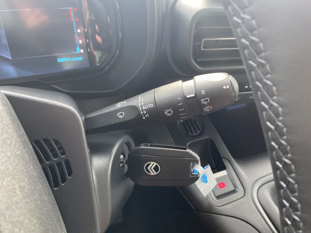 Fahrzeugabbildung Citroën Berlingo M Benzin 110 PLUS *Sitzh.*Rückfahrkam*