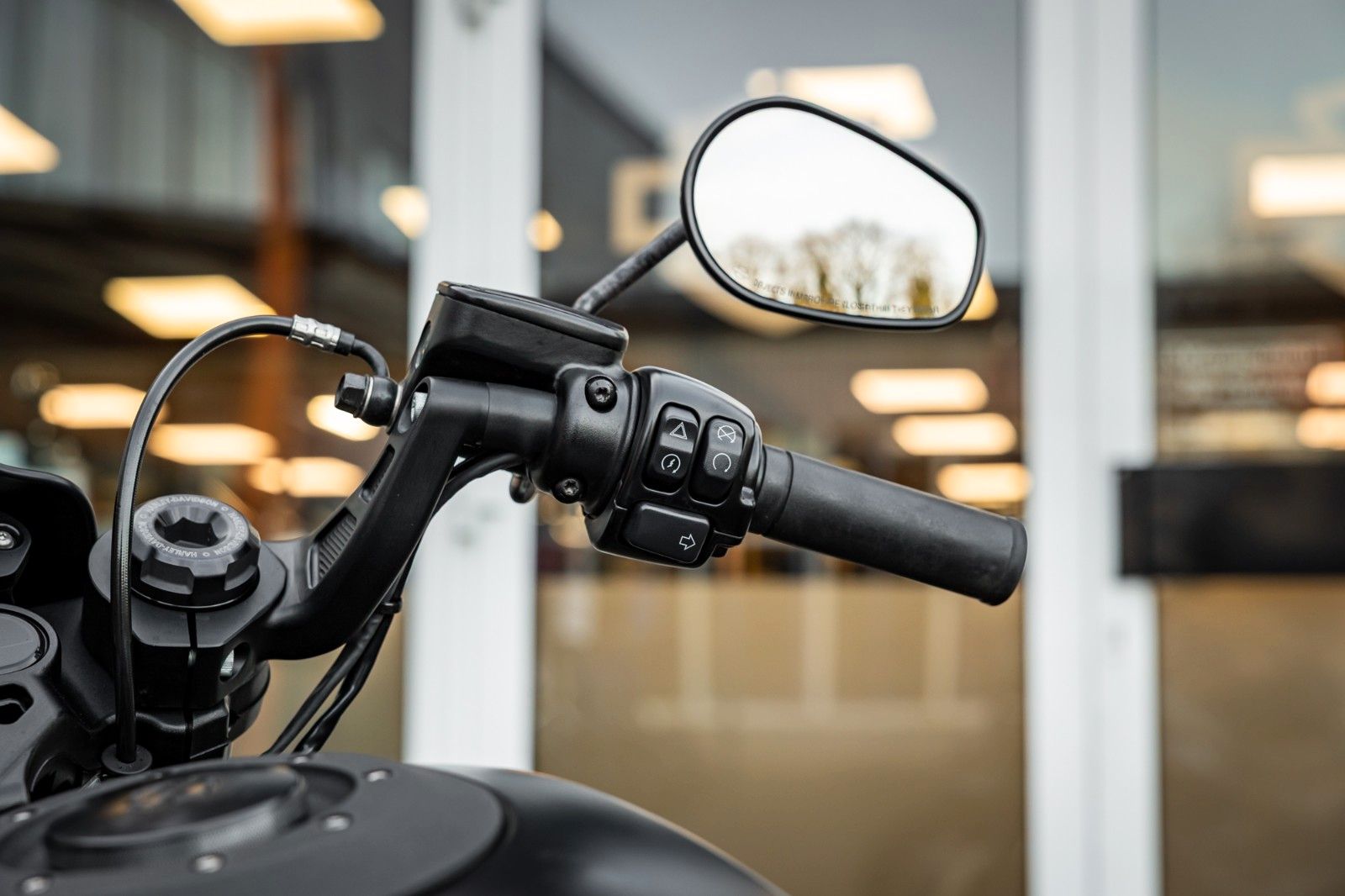 Fahrzeugabbildung Harley-Davidson FXDRS 114 CUI - KESSTECH - SEITLICHER KZH