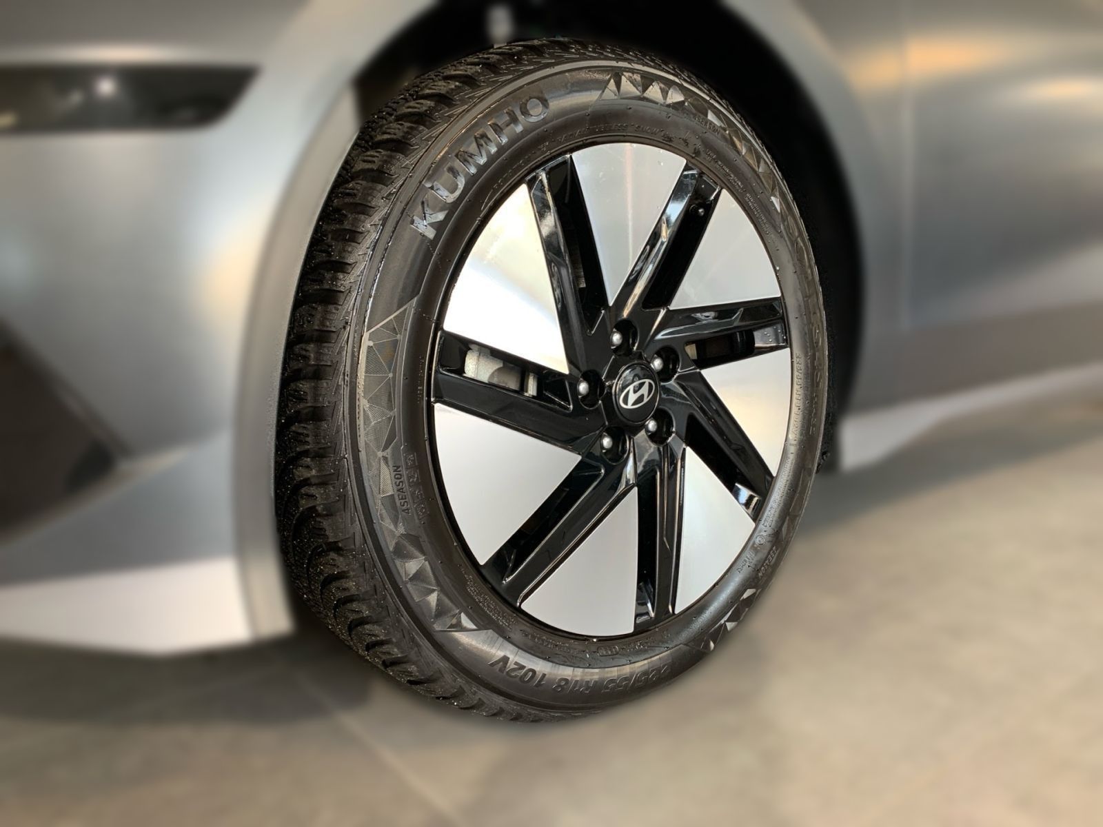 Fahrzeugabbildung Hyundai IONIQ 6 Techniq Elektro 4WD 77,4 kWh