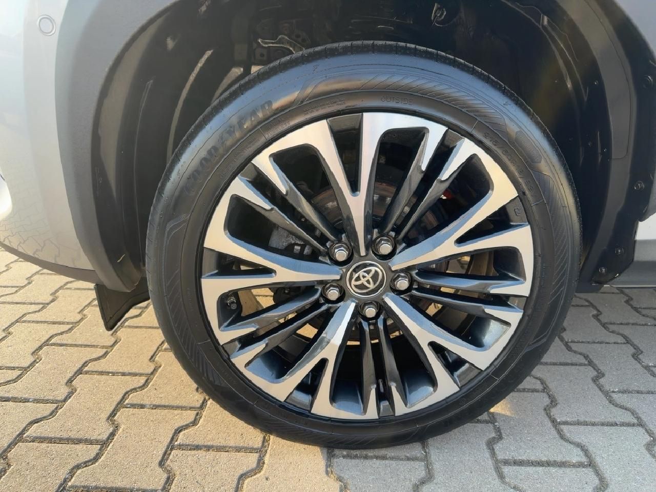 Fahrzeugabbildung Toyota Yaris Cross 1,5 Hybrid Elegant*NAVI *PDC *Pano*