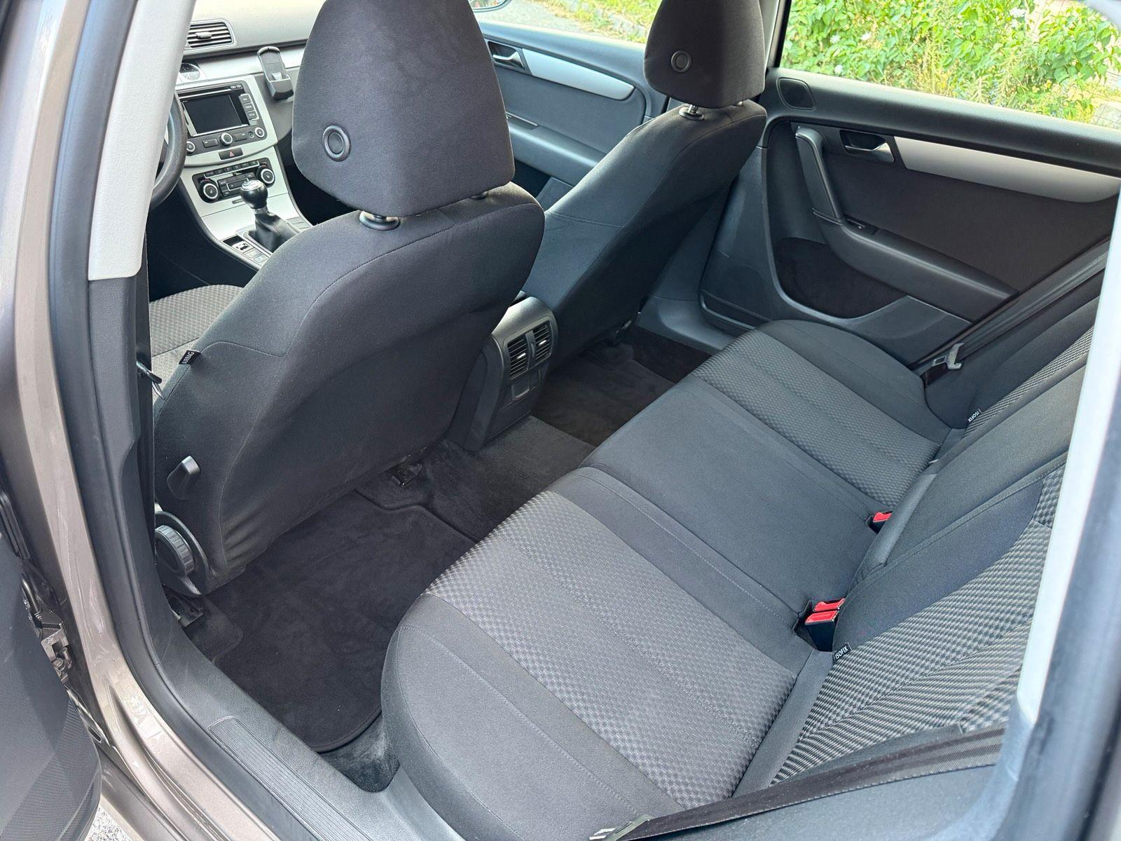 Volkswagen Passat 2011 — photo 11
