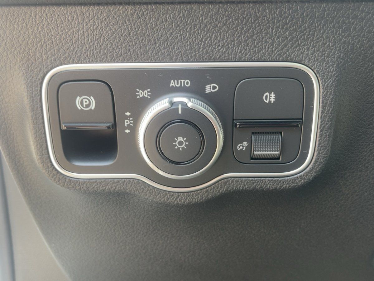 Fahrzeugabbildung Mercedes-Benz GLB 200 d AMG/Night/Pano/Kamera/AHK