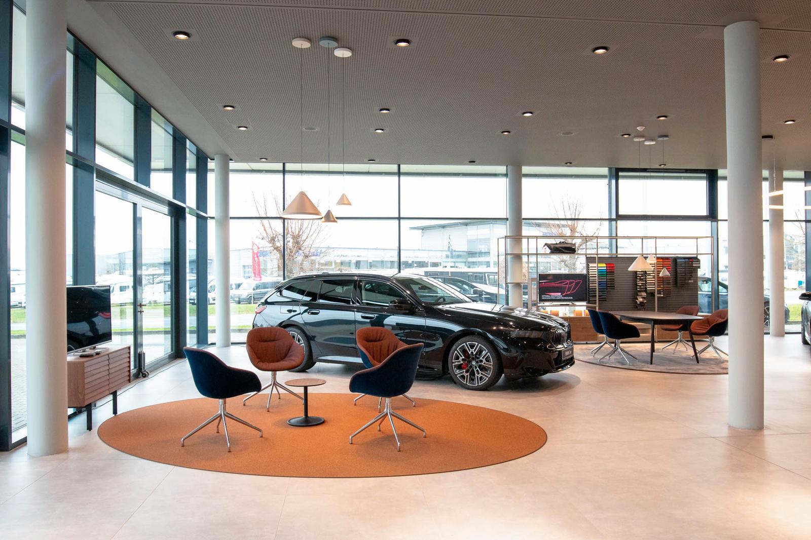 showroom-image-top