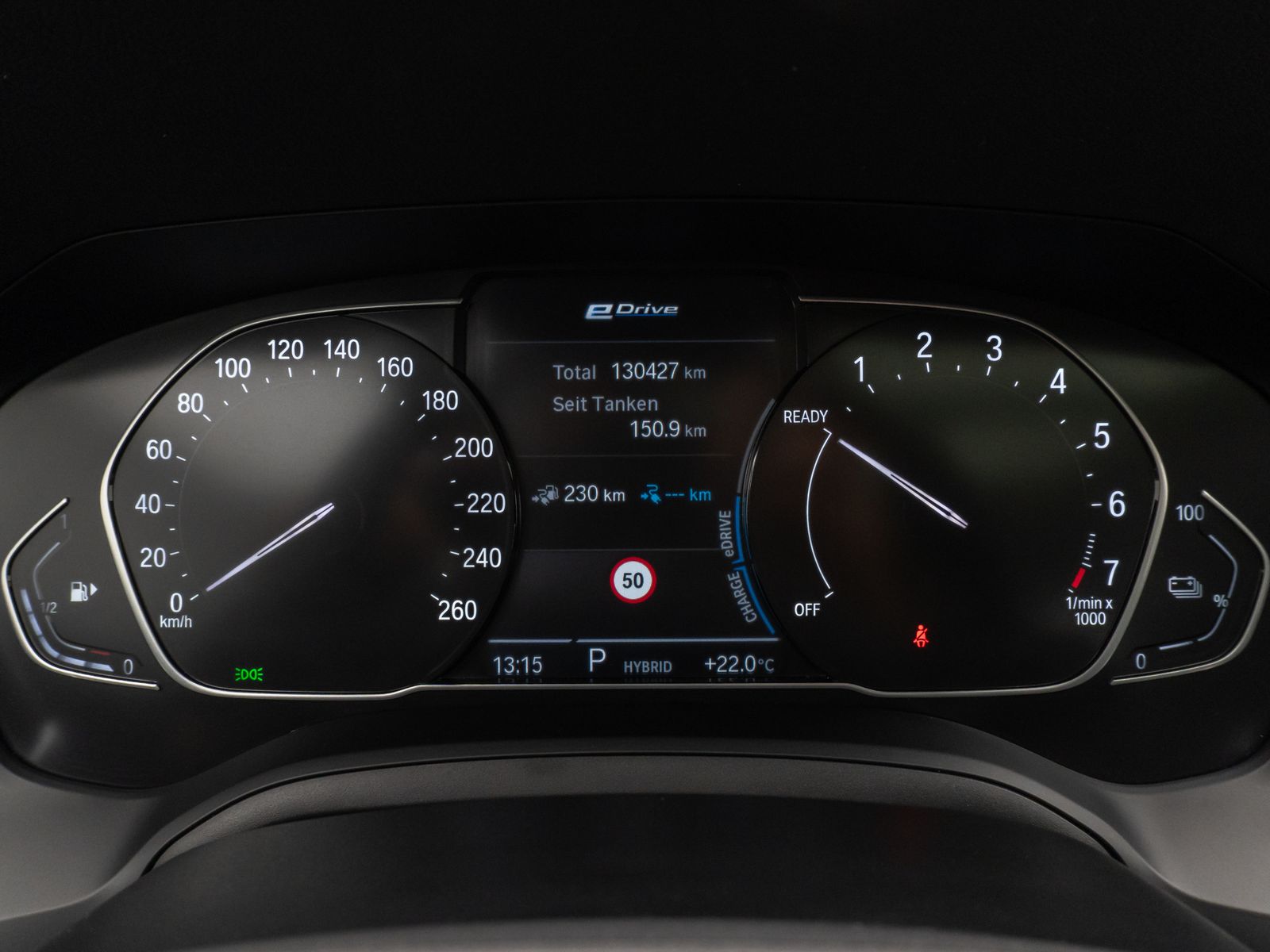 Fahrzeugabbildung BMW 330e Luxury Line Kamera Pano HUD HiFi Individual