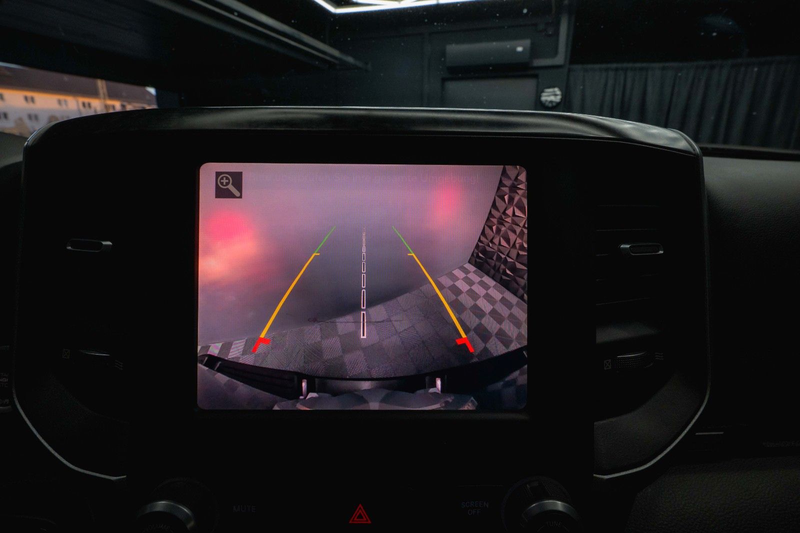 Fahrzeugabbildung Dodge RAM 5.7 V8 HEMI 4x4 OFFROAD Night-Paket *LED*