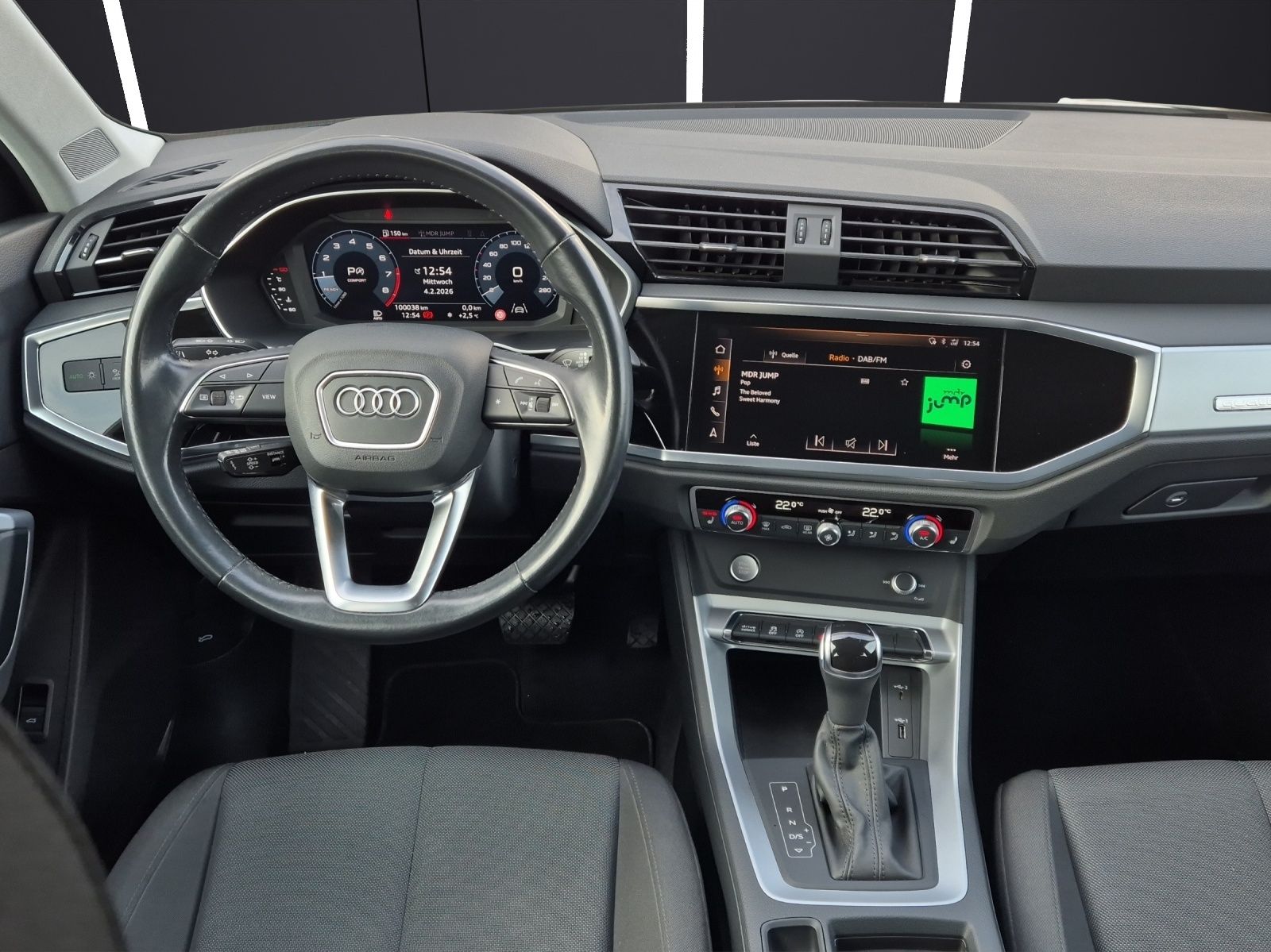 Fahrzeugabbildung Audi Q3 40 TFSI quattro S-tronic Standhzg. Matrix Nav