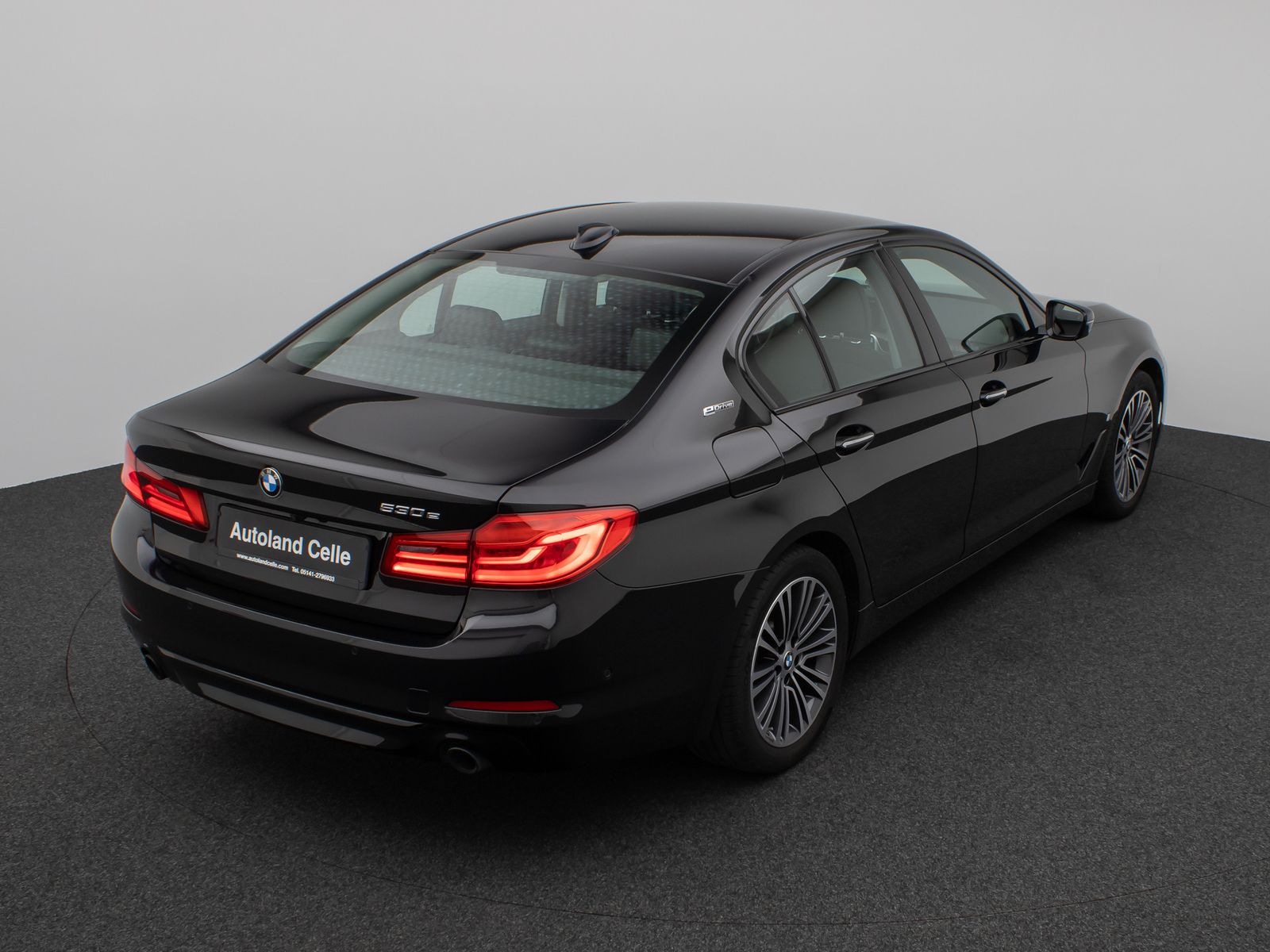 Fahrzeugabbildung BMW 530e iP Sport Line 360°HUD HiFi SoftCl Komfort