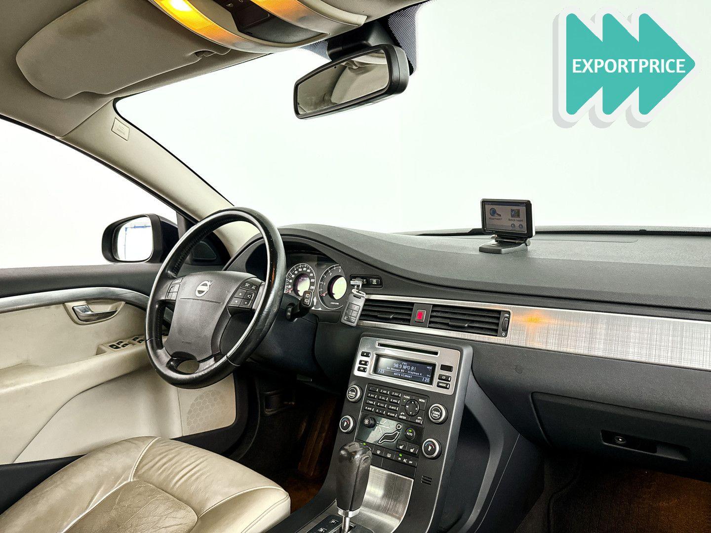 Volvo V70 2008 — interior