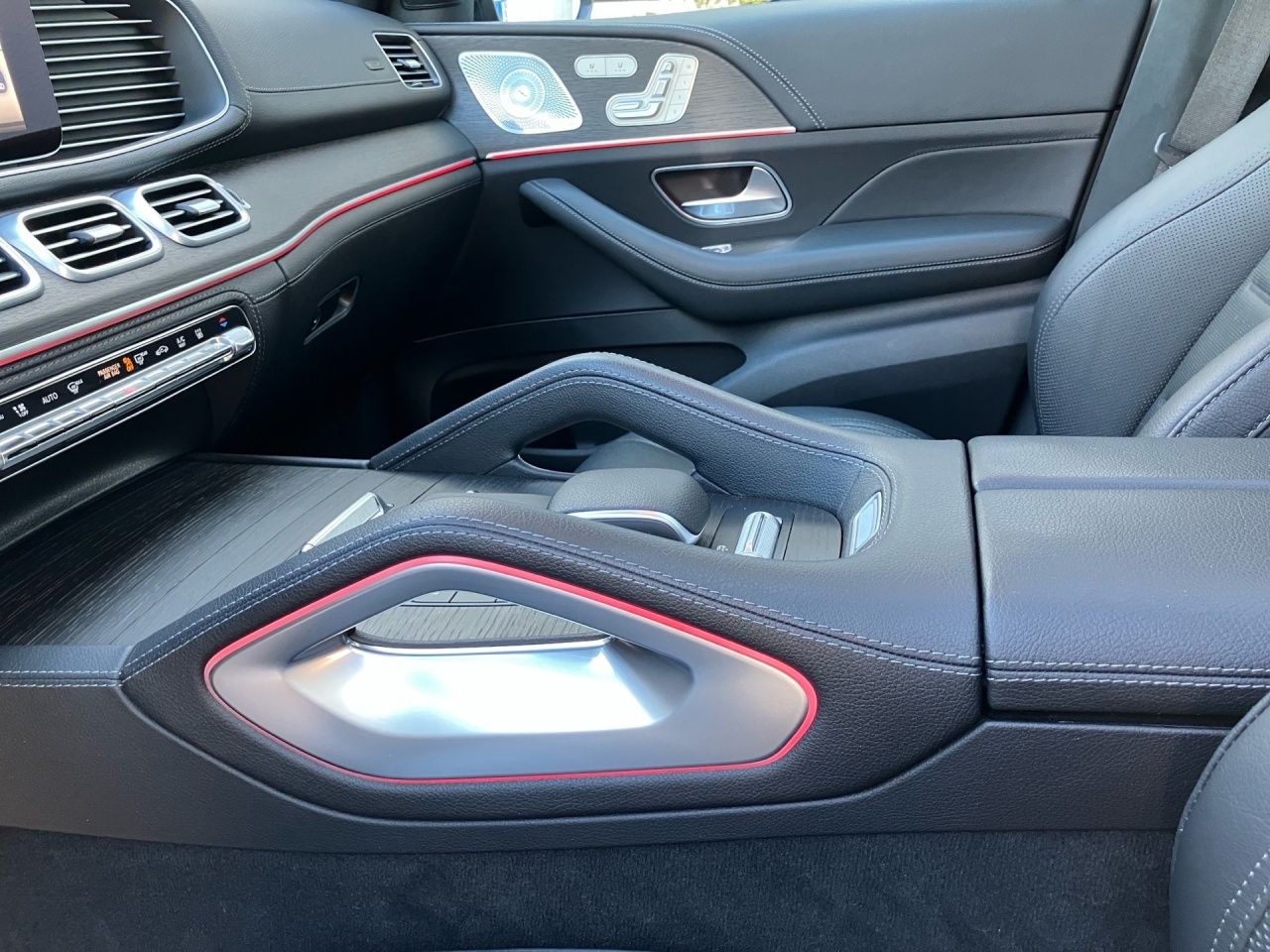 Fahrzeugabbildung Mercedes-Benz GLE 450 d 4M AMG Night+Pano+HUD+StdHz+FahrassPak