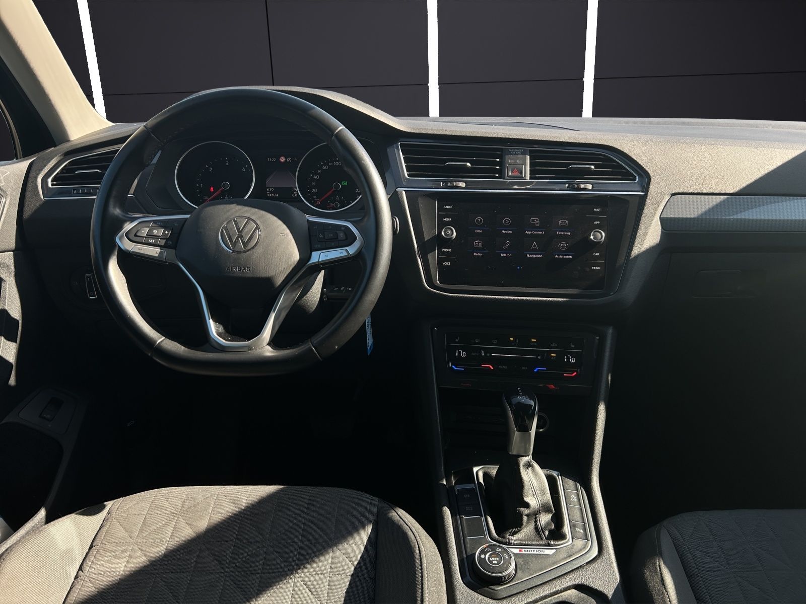 Fahrzeugabbildung Volkswagen Tiguan Life TDI DSG 4M LED ACC AHK LRHzg SH Rear