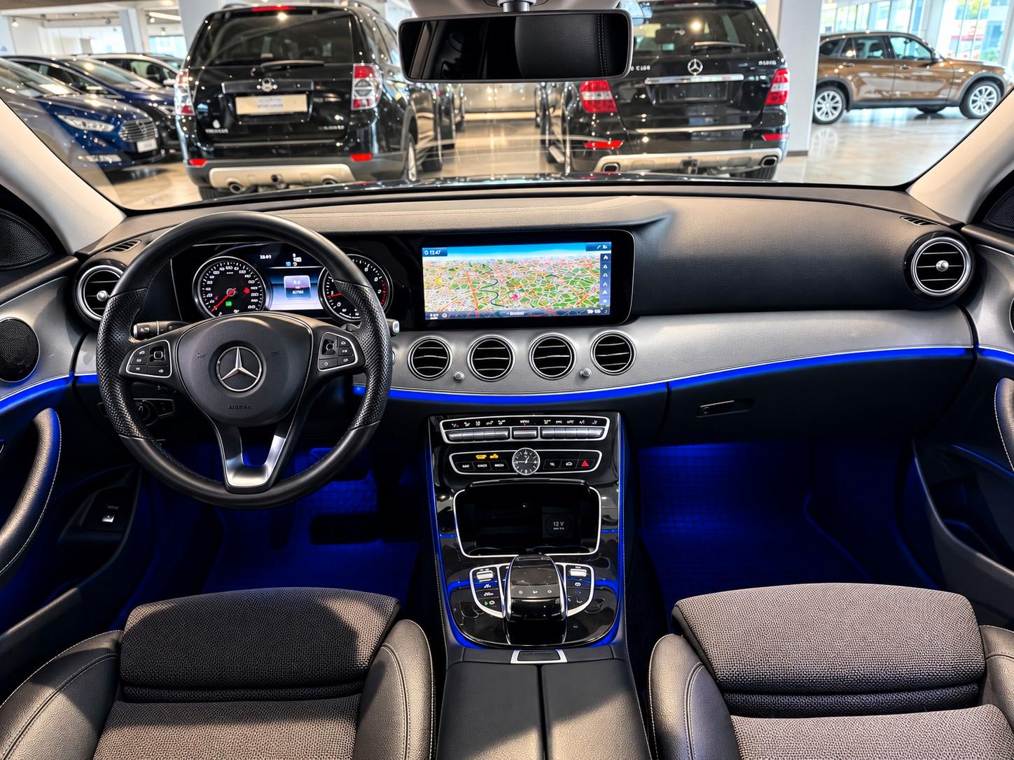 Mercedes-Benz E 200 Limousine*PDC*Navi*