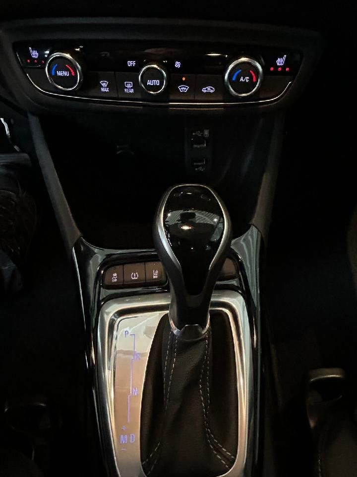 Fahrzeugabbildung Opel Crossland Elegance