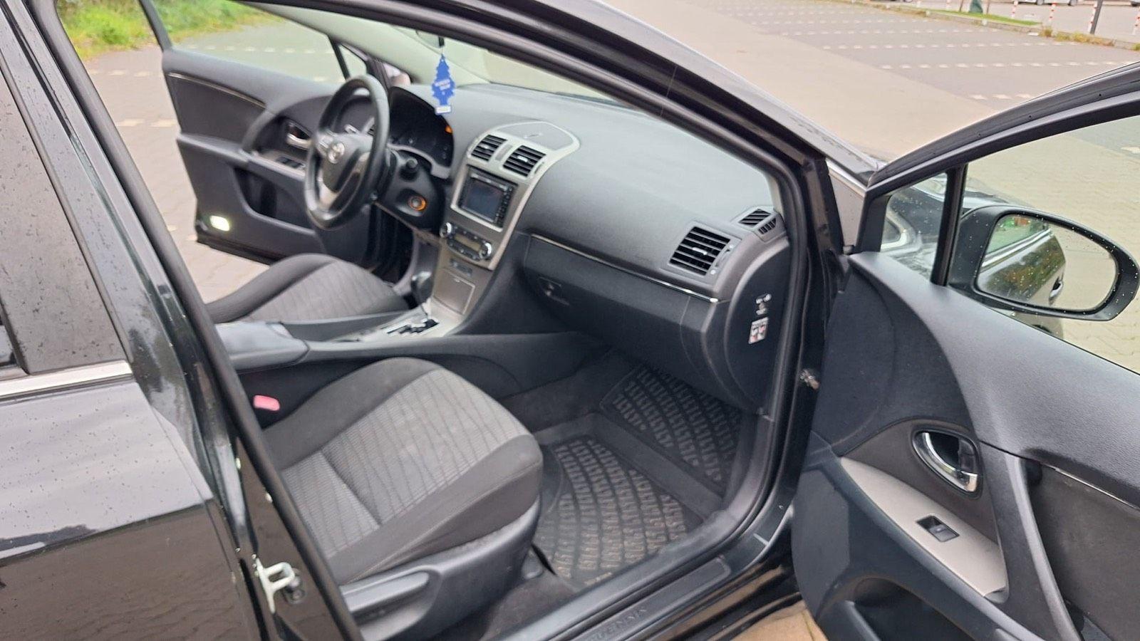 Toyota Avensis 2010 — photo 10