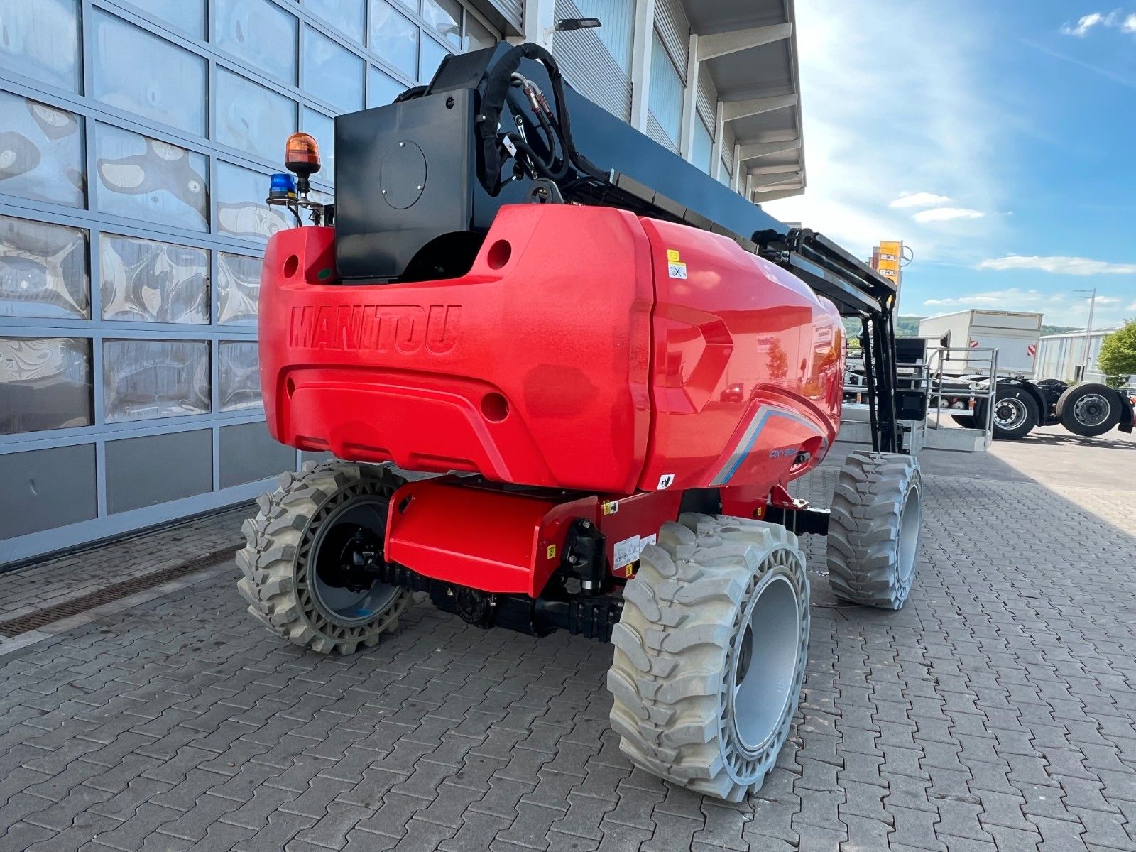 Fahrzeugabbildung Manitou 200 ATJE S1 e-drive / Arbeitshöhe: 20m / 4x4