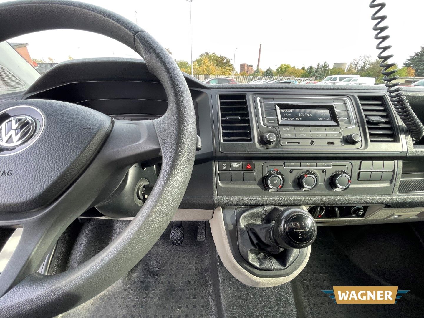 Fahrzeugabbildung Volkswagen T6 Kombi EcoProfi lang 9 Sitzer Klima