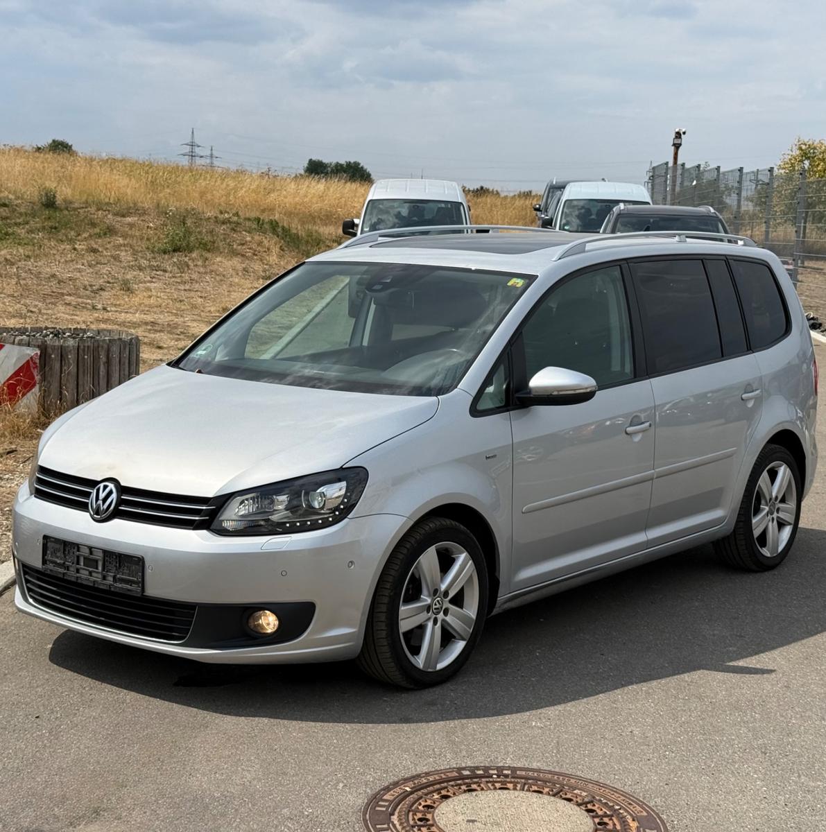 Volkswagen Touran2.0 TDI DSG CUP EURO.5 PANO TÜV 01/2028