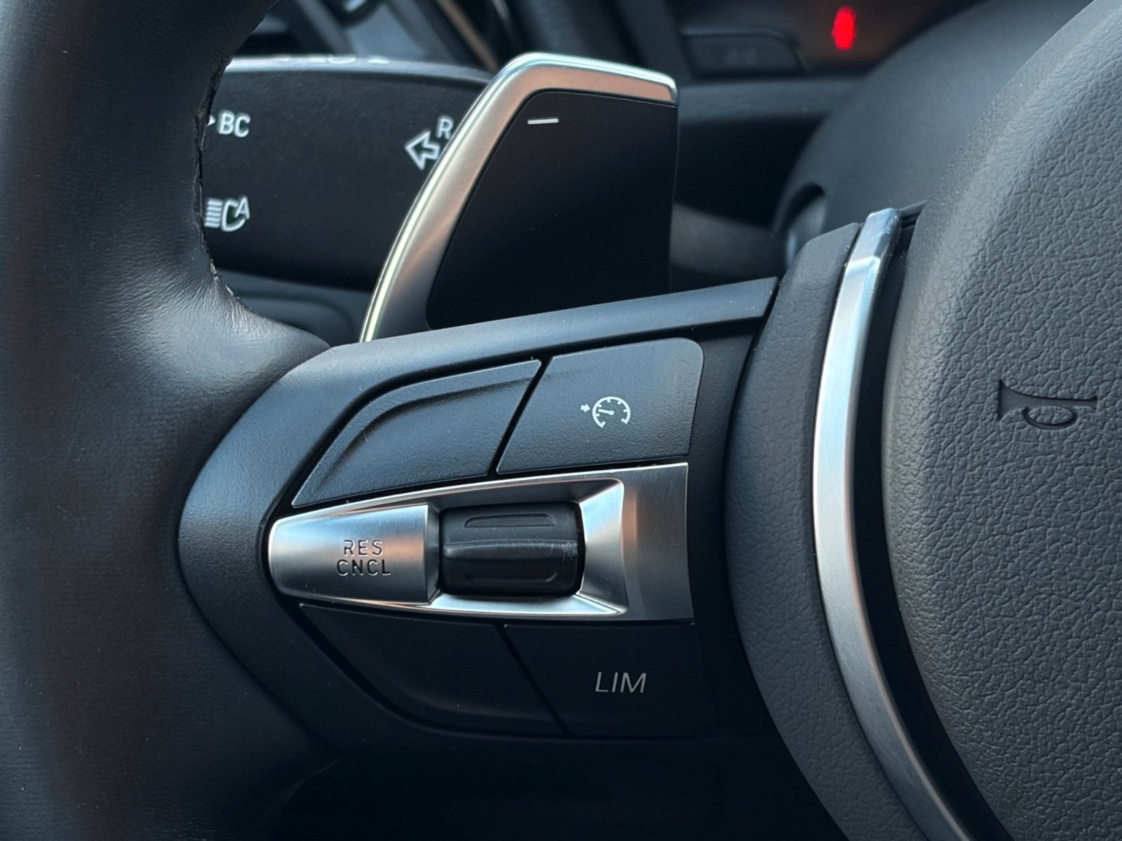 Fahrzeugabbildung BMW X1 sDrive20i M Sport Shadow LED Temp PDC