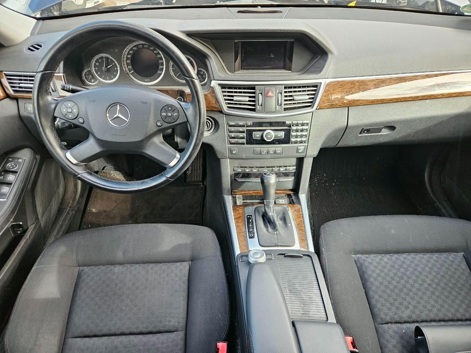 Mercedes-Benz E200 2011 — photo 10