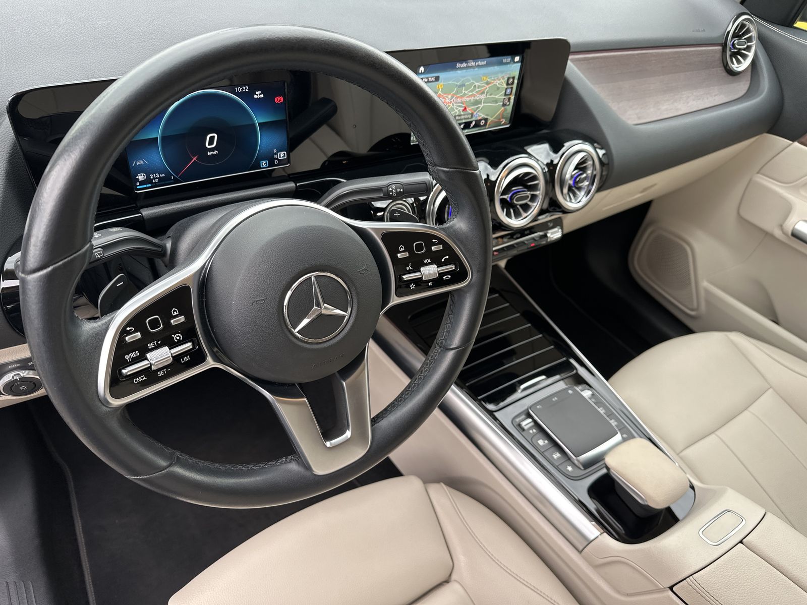 Fahrzeugabbildung Mercedes-Benz GLA 220d Progressive 4Matic NAV+KAMERA+VCOCK+SHZ