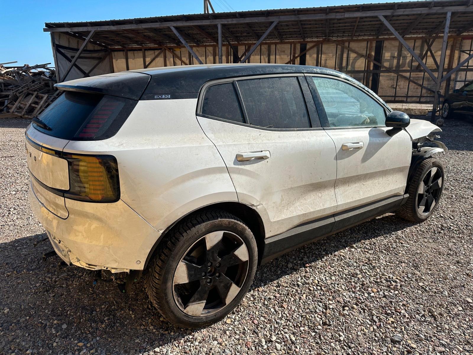 Volvo EX30 Single Motor Extended Range Ultra