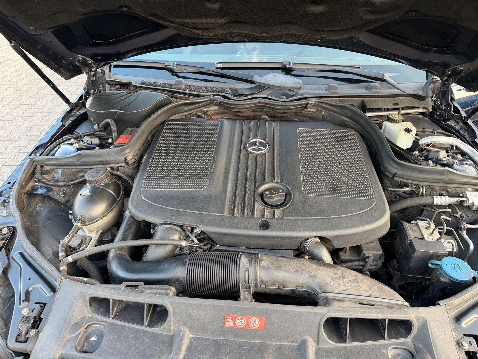 Mercedes-Benz 220 2011 — photo 8