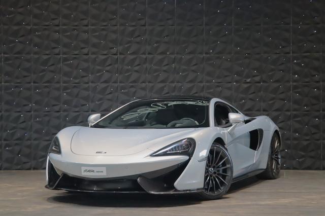 McLaren 570GT - Lift - Carbon - B&W - Soft Close