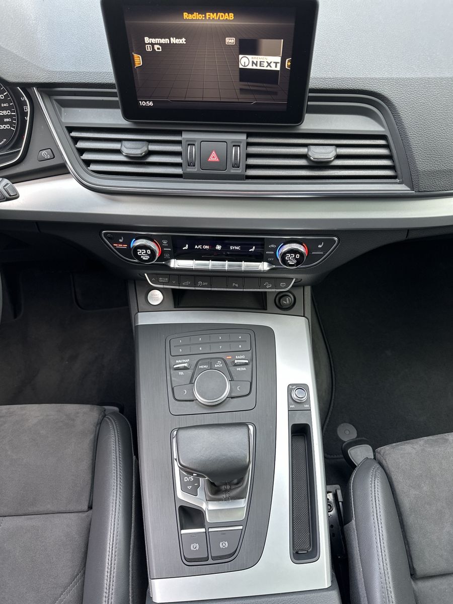 Fahrzeugabbildung Audi Q5 50 TFSIe Qu S-Line NAV+XEN+PANO+KAM+20ZO+DAB