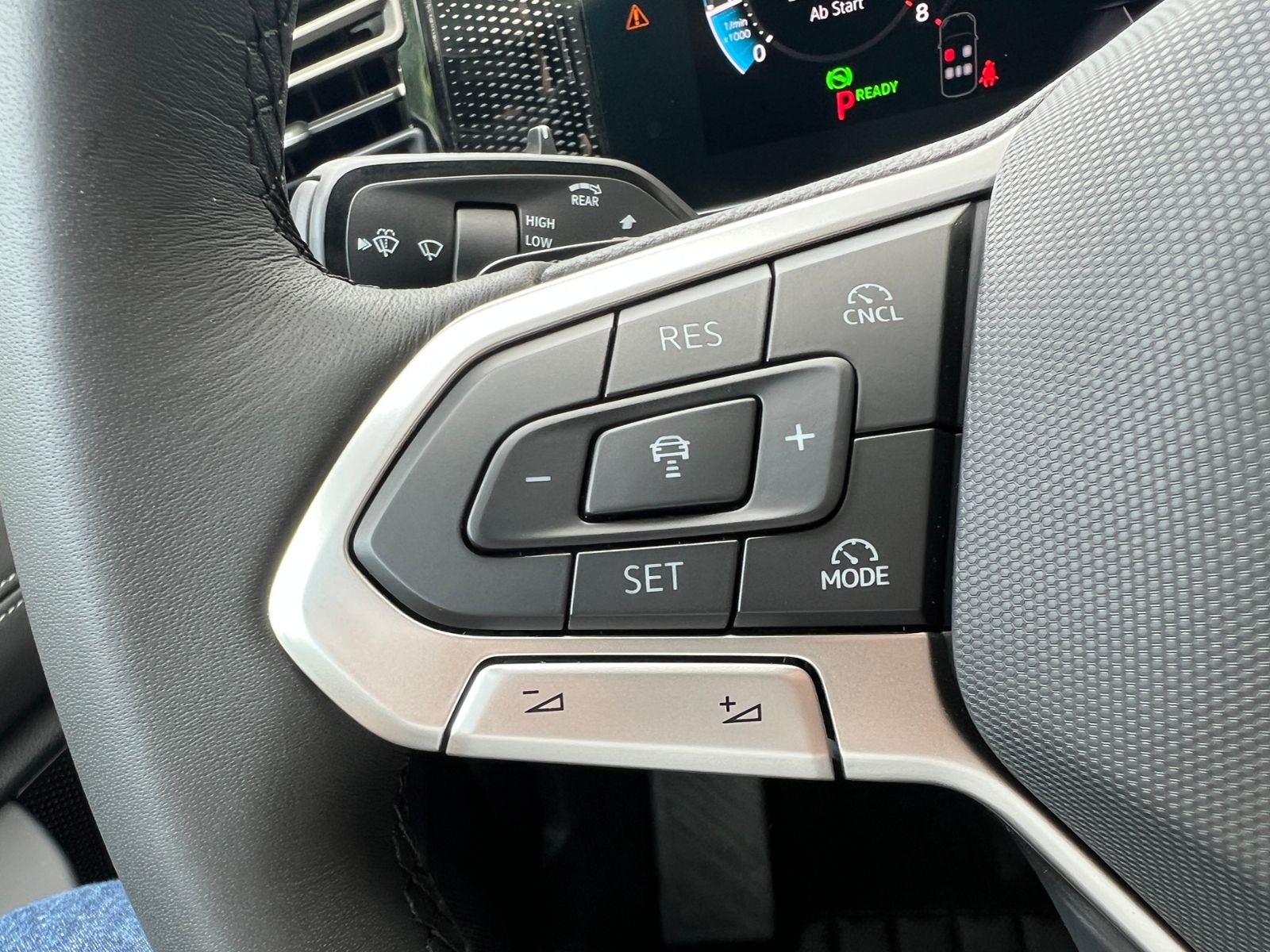 Fahrzeugabbildung Volkswagen Tiguan LIFE 1.5 eTSI DSG *AHK, LED Plus, Kamera,