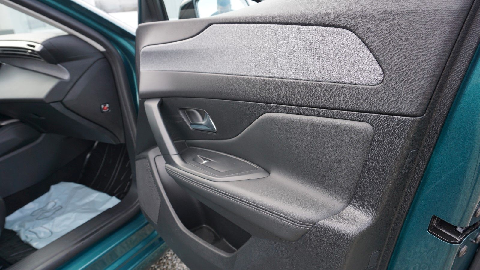 Fahrzeugabbildung Peugeot 308 SW Hybrid 180 Allure T.Leder,Navi,LED,SH,Kam