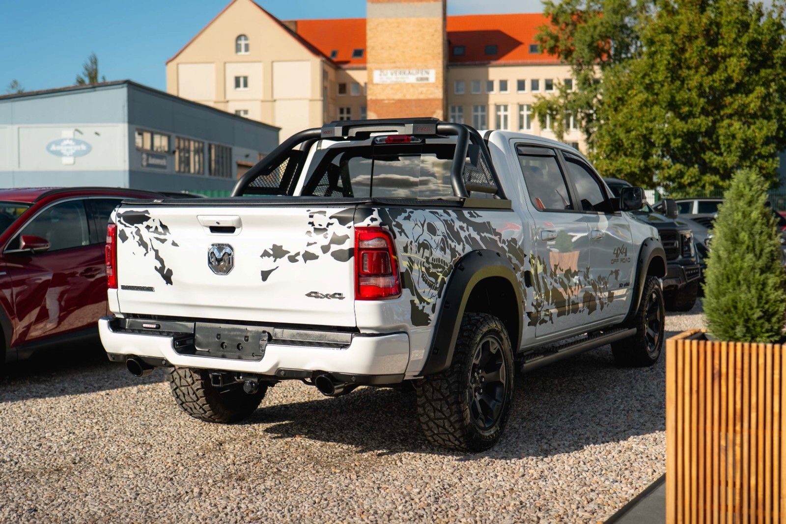 Fahrzeugabbildung Dodge RAM 5.7 V8 HEMI 4x4 OFFROAD Night-Paket Limited