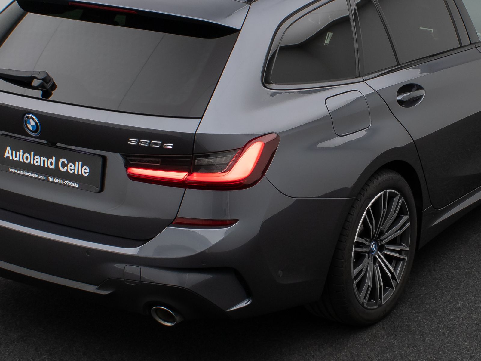 Fahrzeugabbildung BMW 330e M Sport Panorama Kamera Laser HUD DAB HiFi