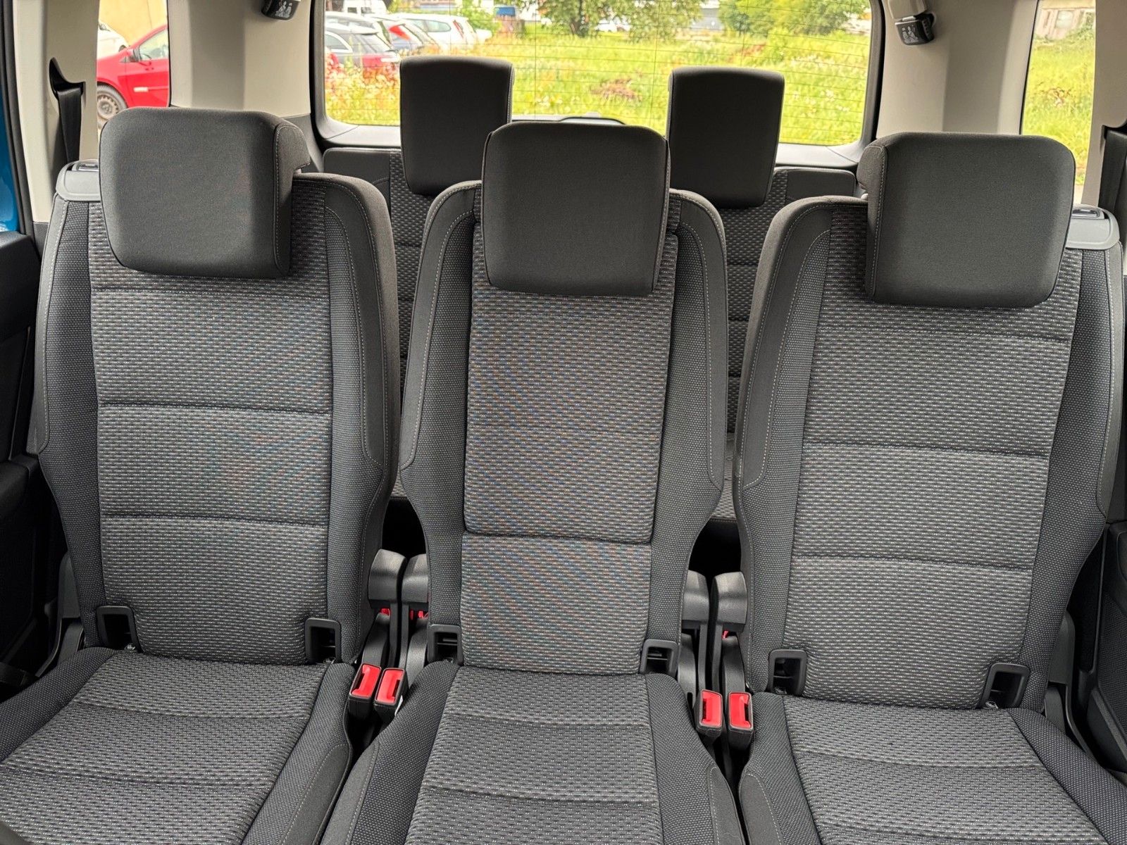 Fahrzeugabbildung Volkswagen Touran 1.5TSI Comfortline R-Line BMT/Start-Stopp