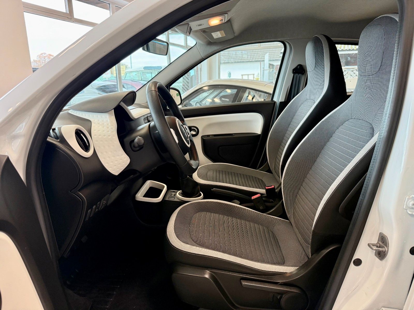 Fahrzeugabbildung Renault Twingo 1.0 SCe Dynamique