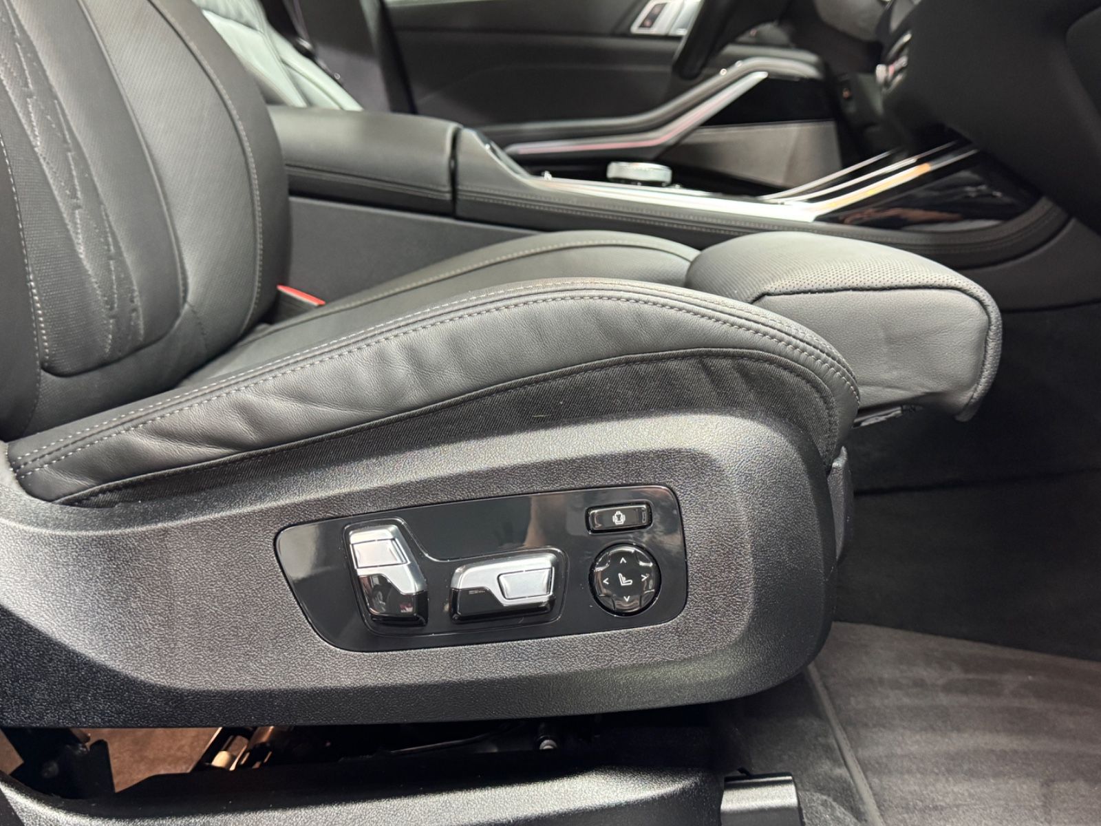 Fahrzeugabbildung BMW X7 xDrive 40 d M SPORT PRO|SKY-LOUNGE|MASSAGE|