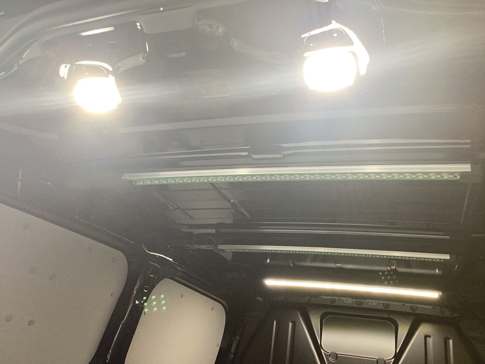 Fahrzeugabbildung Volkswagen T7 Transporter Kasten TDI 81 kW KR PDK LANE ASSI