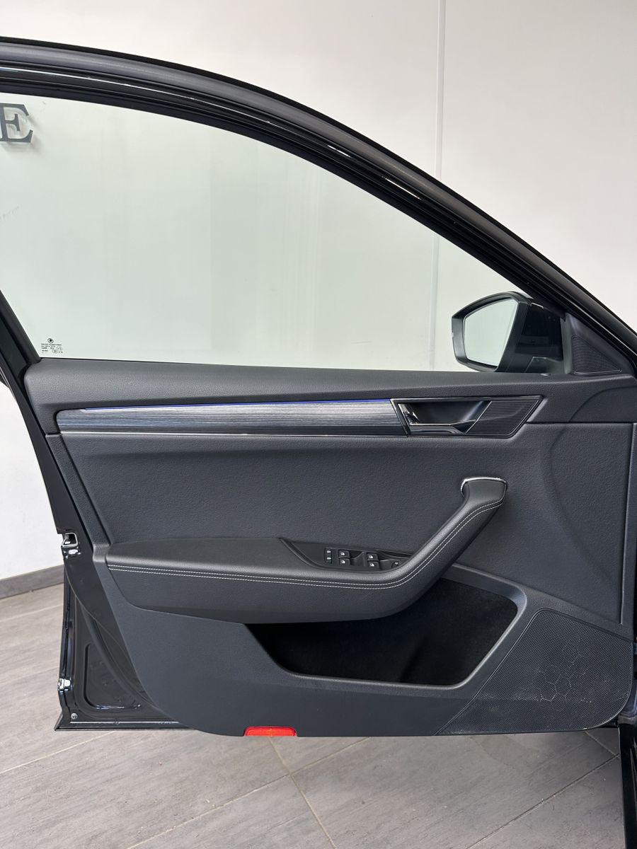 Fahrzeugabbildung SKODA Superb Combi 2.0 TSI DSG Style NAV+LED+ACC+AHK