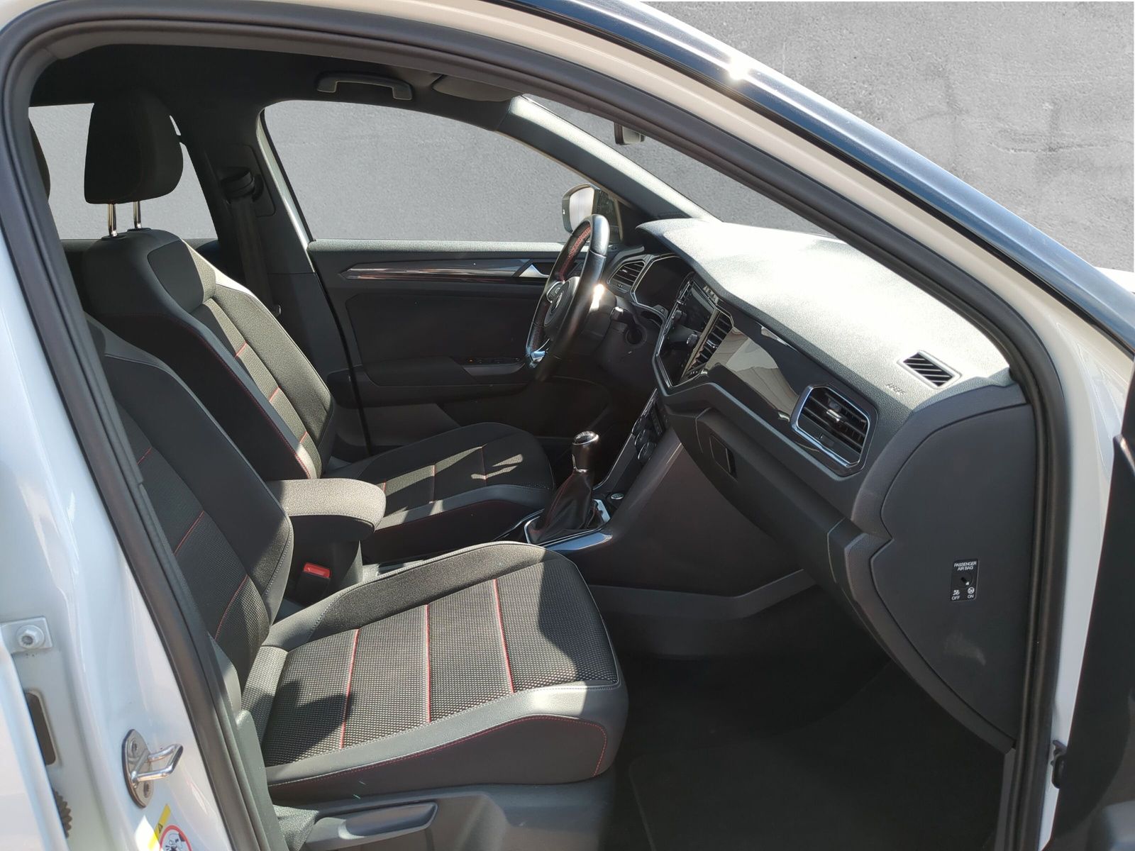 Fahrzeugabbildung Volkswagen T-Roc 1.5 TSI Sport Keyless Kamera AppConnect AC