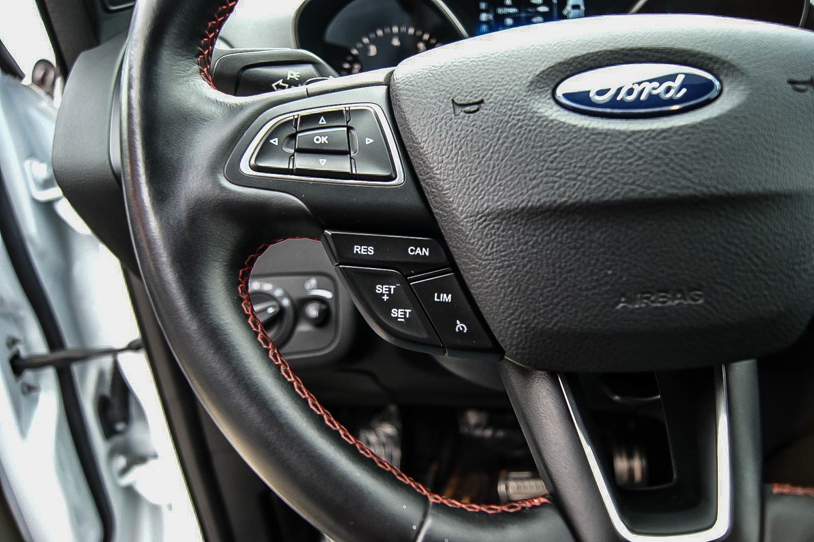 Fahrzeugabbildung Ford Kuga 15 EcoBoost 4x4 Auto ST-Line 1.HAND