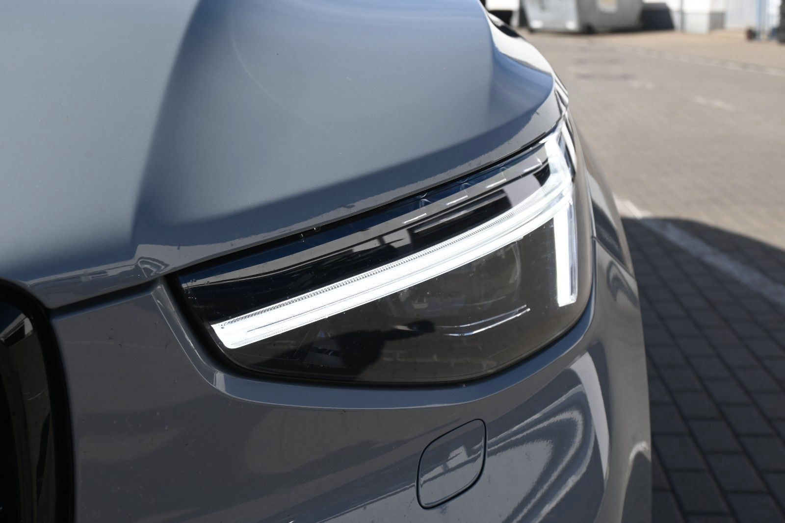 Fahrzeugabbildung Volvo XC40 B4 DKG Plus Black*STDHZG*Pixel*360°*20"