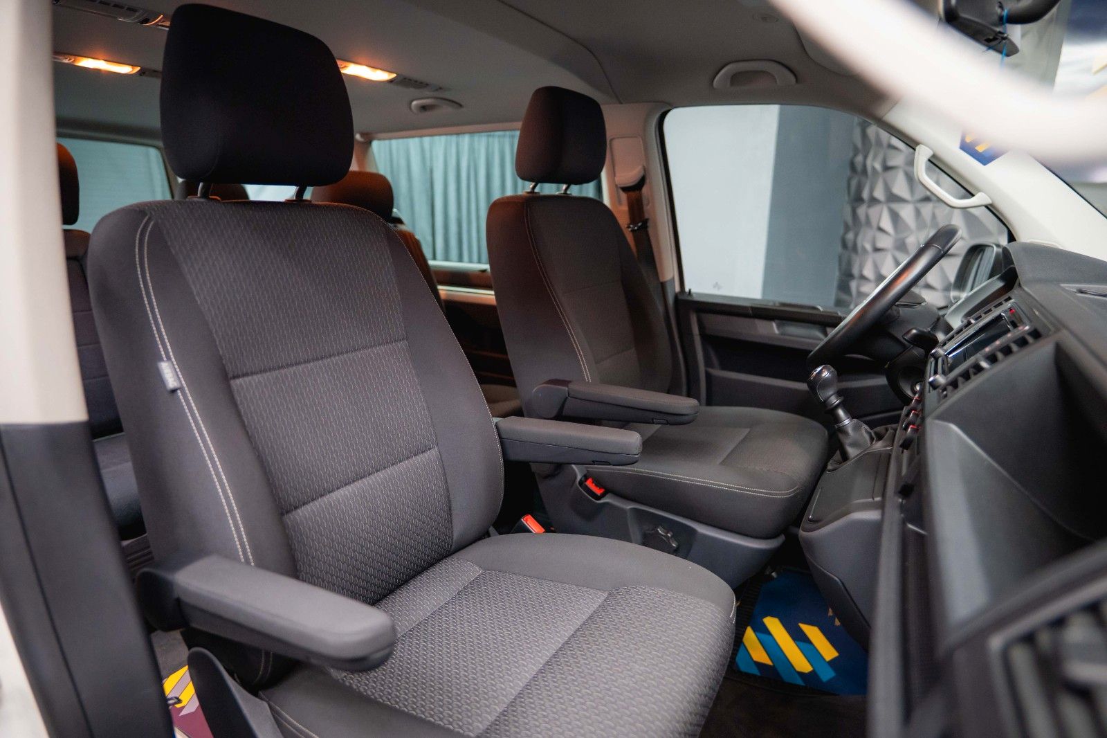 Fahrzeugabbildung Volkswagen T6 Multivan 2.0 TSI Behindertenumbau *LED*ACC*