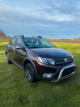 Dacia Sandero TCe 90 Stepway Automatik*AHK*NAVI*RFK - Dacia Sandero von privat