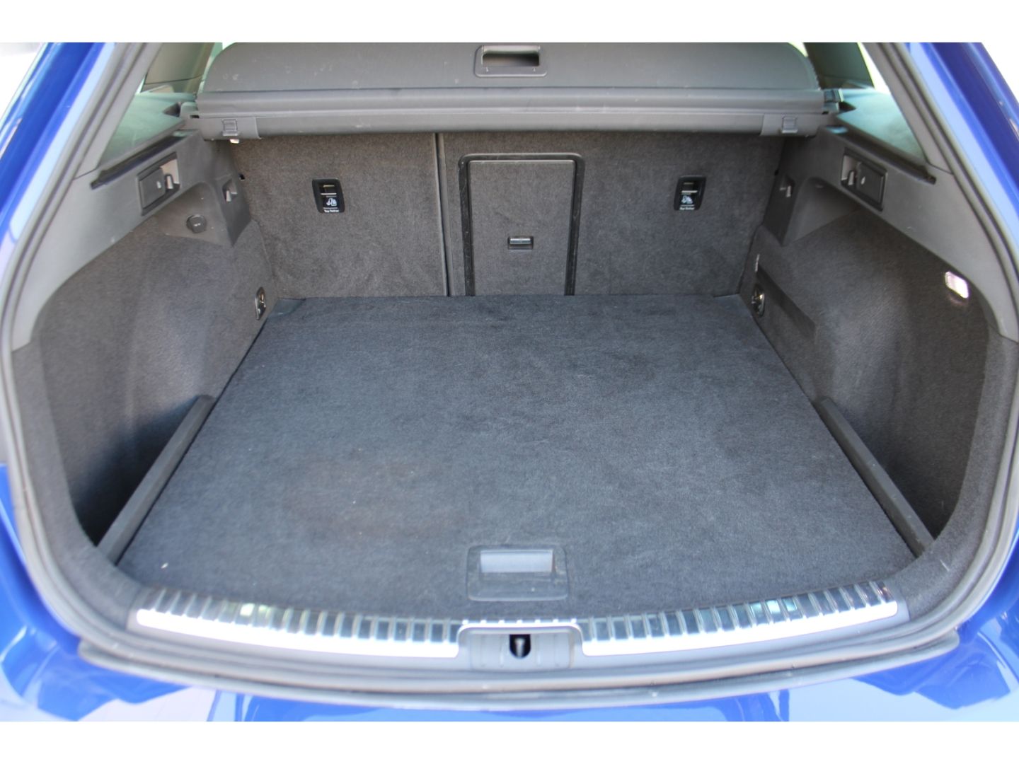 Fahrzeugabbildung SEAT Leon 300 4Drive Cupra Remus H&R DSG ACC LED Pano