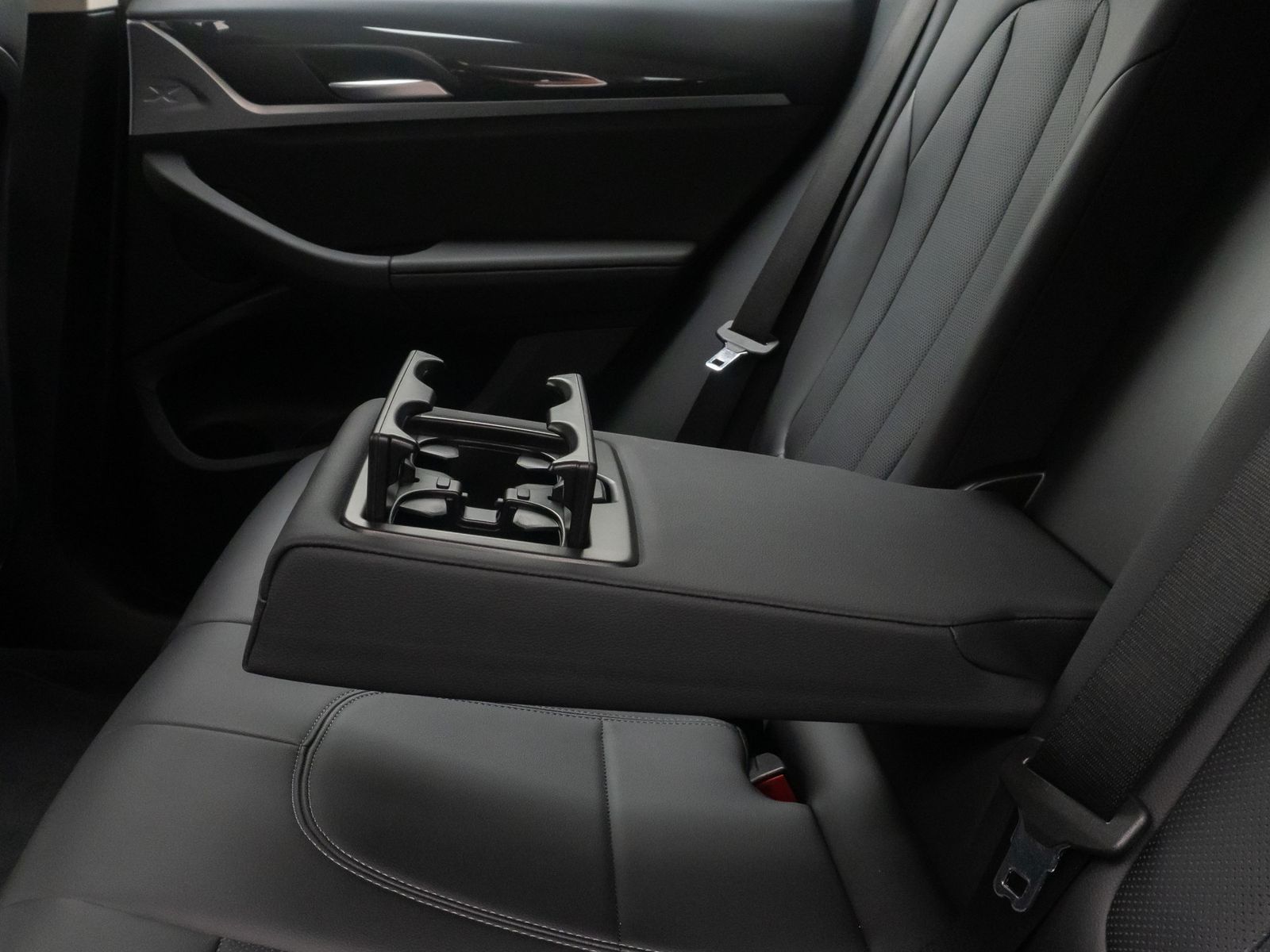Fahrzeugabbildung BMW X3 xD20d Kamera DAB DrivAssist LED Sport 19Zoll