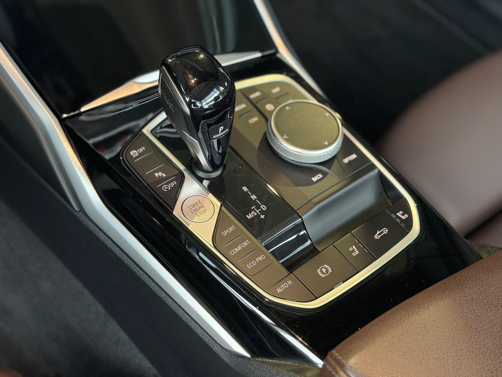 Fahrzeugabbildung BMW 420i Cabrio Shadow Line AHK LEDER LED NAV 18"