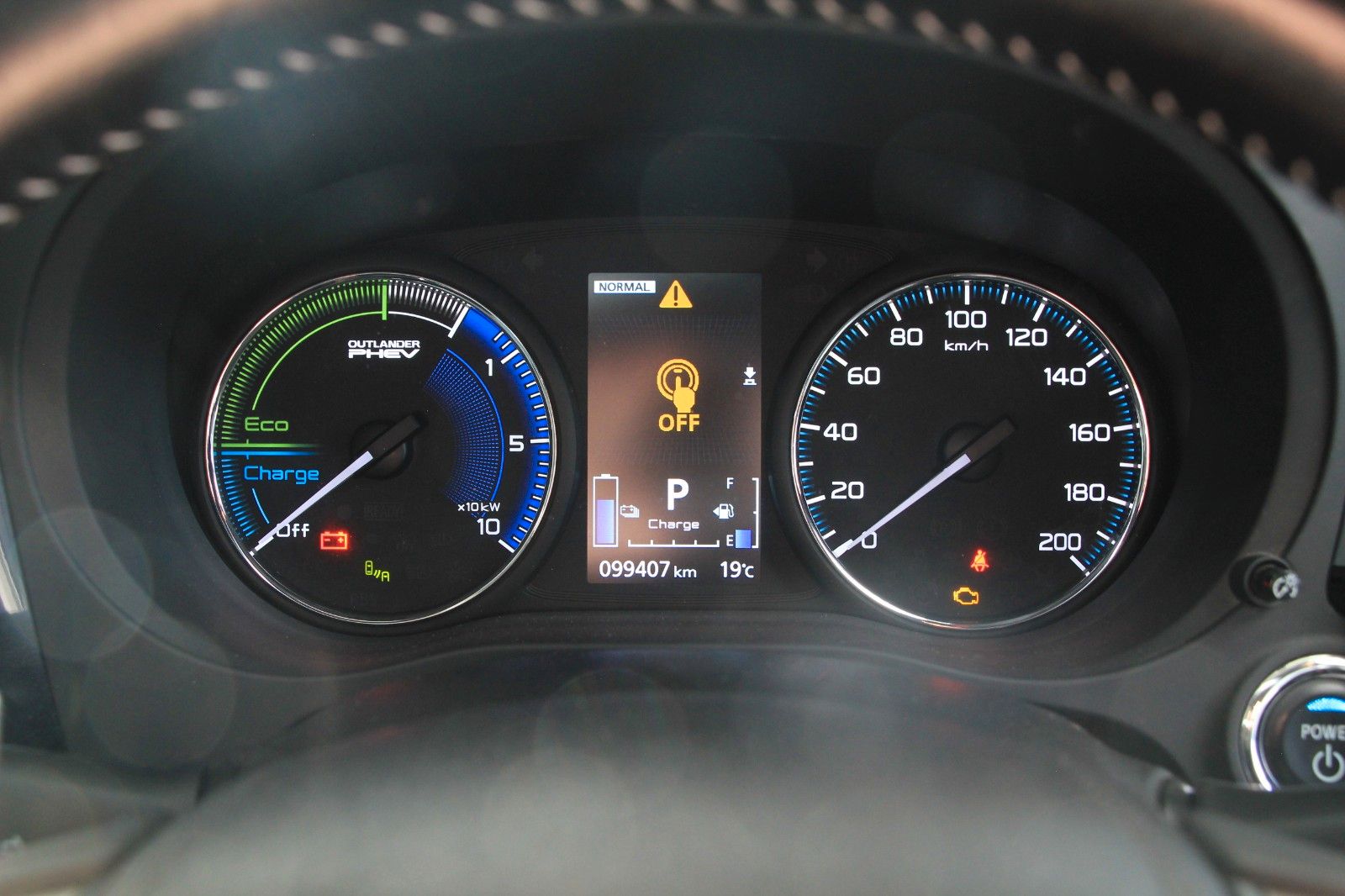 Fahrzeugabbildung Mitsubishi Outlander PHEV 4WD Plus Spirit