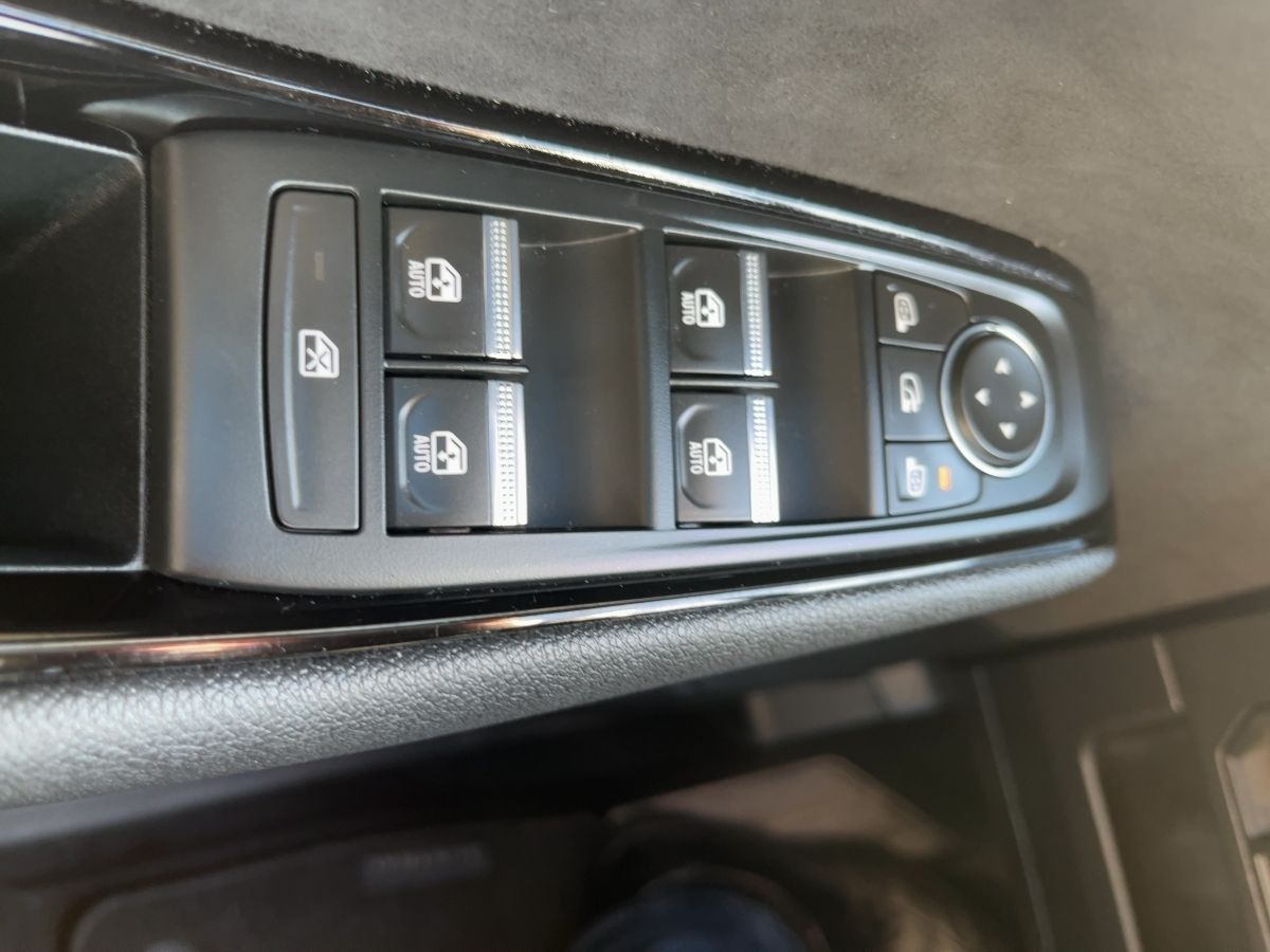 Fahrzeugabbildung Renault Austral Iconic Esprit Alpine Mild Hybrid160 Auto - mit KI generiert/bearbeitet