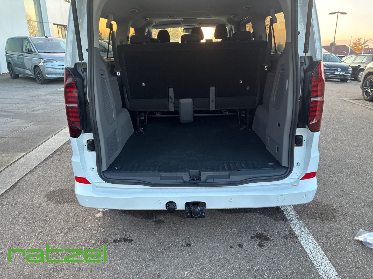 Fahrzeugabbildung Volkswagen Caravelle Life LR AHK+Digitales Cockpit+LED+ACC