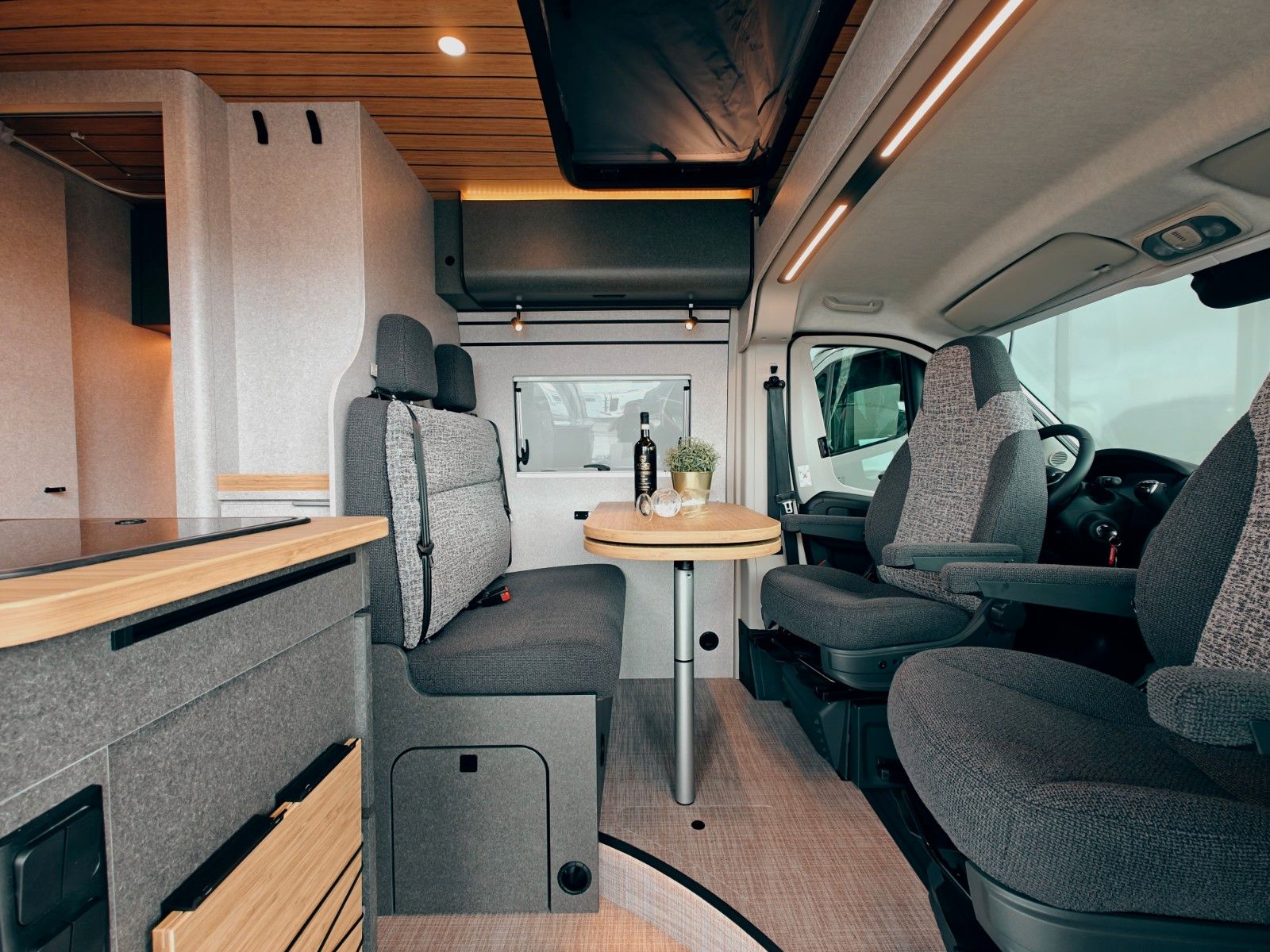 Fahrzeugabbildung HYMER / ERIBA / HYMERCAR HYMER REDWOOD 600 TRAIL 2026