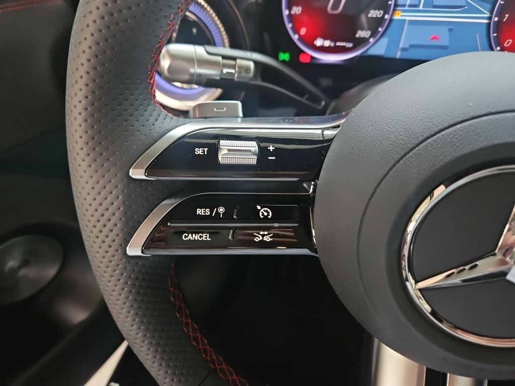 Fahrzeugabbildung Mercedes-Benz GLB 200 4MATIC +AMG+Night+AHK+DynLicht+Pano+