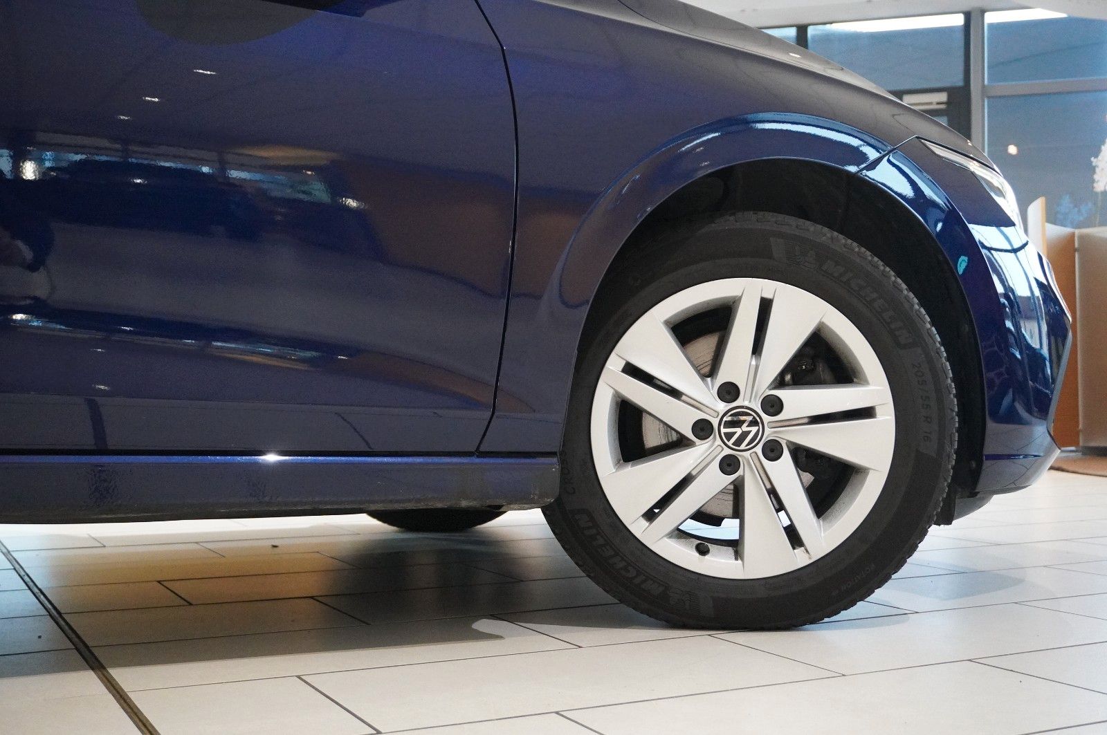 Fahrzeugabbildung Volkswagen Golf VIII Lim. 2.0 TDI LIFE DSG NAVI/LED/KAMERA